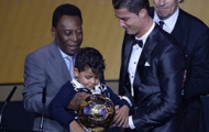 Con trai chia vui với thành công của C. Ronaldo