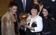 Mẹ Ronaldo 'xin' chụp ảnh với Messi