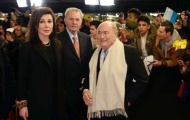 Vợ cũ mừng vì Blatter có bồ mới
