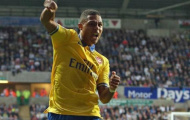 Wenger tính kéo Gnabry vào đá hộ công