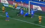 Video: Thủ thành Levante cứu thua không tưởng khiến Messi ôm hận