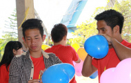 Cầu thủ U19 Việt Nam làm từ thiện