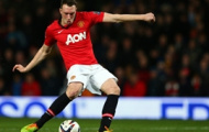 Video: Phil Jones 'nã đại bác' vào...mặt fan