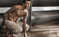 Beckham lại 'cởi đồ' ở tuổi 38