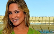 Hai ca sĩ nóng bỏng thể hiện bài hát World Cup