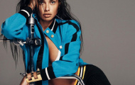 'Thiên thần' Adriana Lima buông hờ áo khoe đường cong