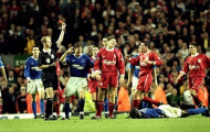 Steven Gerrard từng phải xin lỗi cầu thủ Everton…trong toilet