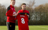 CĐV Chelsea chế bài hát tặng Juan Mata
