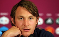 Arsenal tìm cách trả lại 'hàng hớ' Kim Kallstrom