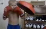 Video: 'Trố mắt' với tài năng đấm bốc của võ sỹ nhí