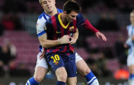 Video: Messi bị cầu thủ Sociedad ôm chặt (Cúp Nhà Vua)