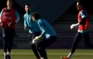 Video: Dàn sao Barca chơi bóng ném trong buổi tập