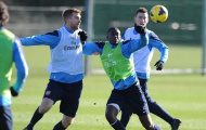 Ẩu đả ở Arsenal: Mertesacker bị đấm tím mắt