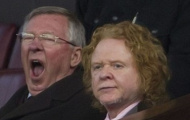 Sir Alex thất thần, ngáp ngắn ngáp dài ở Old Trafford