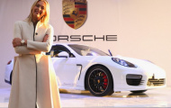 Sharapova được tặng siêu xe