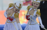 Bóng hồng gợi cảm hâm nóng sân hockey trên băng