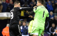 Torres tức tối đấu võ với thủ thành West Brom