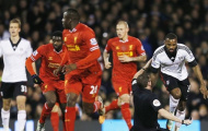 Video: Sao Liverpool 'húc' trọng tài ngã chổng vó