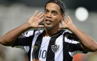 Video: Ronaldinho chuyền bóng điệu nghệ cho đồng đội ghi bàn