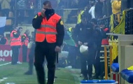 CĐV ném bom làm loạn trận Villarreal vs Celta