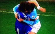Video: Pha tranh bóng theo kiểu ''khiêu vũ'' của David Luiz và Edin Dzeko