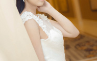 Ngọc Hân diện váy tự thiết kế đi event