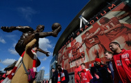 Dennis Bergkamp nghẹn ngào trở lại Arsenal