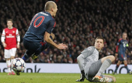 Hậu thẻ đỏ của Szczesny, Platini đòi sửa luật