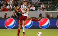 Video: Robbie Keane ghi bàn từ cự ly gần 40m