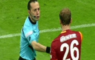 Video: Cầu thủ Galatasaray được trọng tài cảm ơn vì chơi fair play