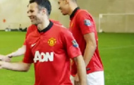 Video: Sao Man United thi sút xà ngang với sao bóng bầu dục