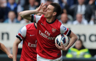 Sao Arsenal giải cứu hàng chục công nhân nghèo