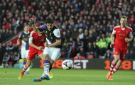 Suarez vẫn thua Torres dù thi đấu bùng nổ