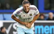 'Thảm họa kép' Andy Carroll gãy gập ngón tay
