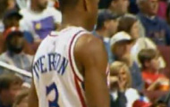 Video NBA: Hình ảnh những ngày đầu thi đấu chuyên nghiệp của Allen Iverson