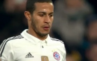 Video: Trọng tài biểu diễn kĩ thuật khiến Thiago Alcantara phải lác mắt