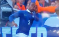 Video: Patrice Evra bị “ăn” cả gầm giày đinh vào mặt