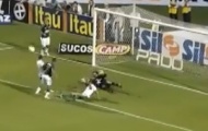 Video: Cầu thủ Palmeiras xử lí ngớ ngẩn trước khung thành trống