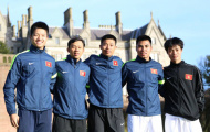 U19 Việt Nam hăng say rèn thể lực bên lâu đài cổ