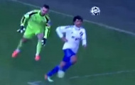 Video: Thủ môn Akinfeev bị cựu cầu thủ Chelsea cướp bóng ghi bàn