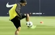 Video: Neymar dạy bóng đá nghệ thuật cho Song và Dani Alves