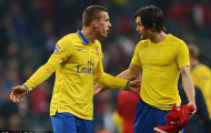 Sao Arsenal tranh cãi nảy lửa trên sân