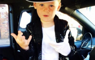 Con trai Rooney đóng giả Michael Jackson