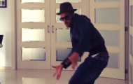 Video: Dani Alves nhảy không thua Michael Jackson