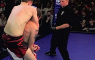 Video: Mẹ võ sỹ bị hạ knock-out làm náo loạn võ đài