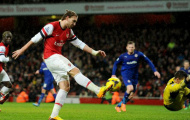 Wenger đã hết chịu nổi Bendtner