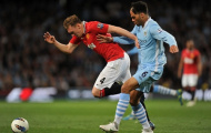 Lescott về M.U thay Vidic?