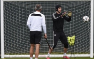 Video: Phản xạ tuyệt vời của Petr Cech