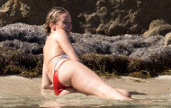Cameron Diaz ngực trần tắm biển Caribbe