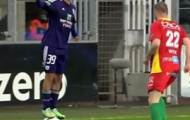 Video: Cầu thủ Anderlecht và chiêu đứng thăng bằng trên bóng cực dị